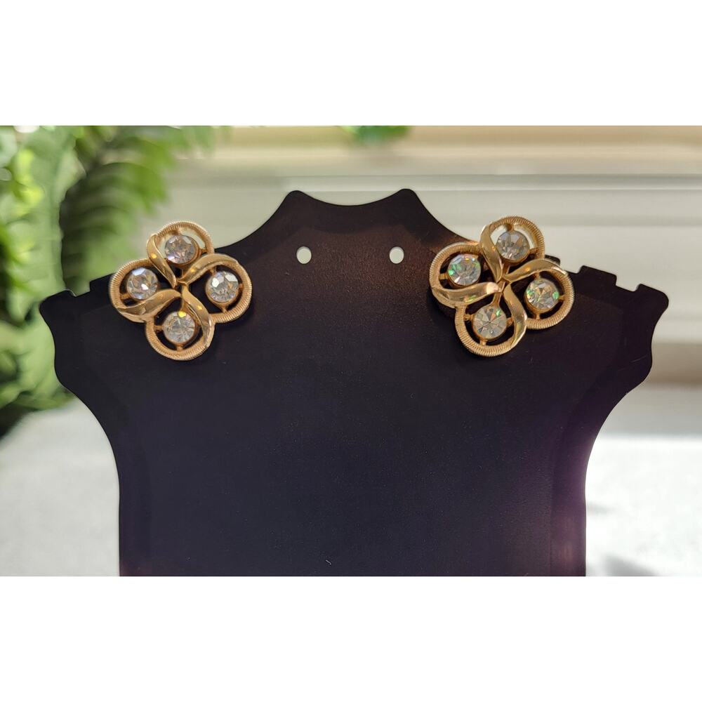 Vintage TRIFARI Gold and Crystal Clover Clip-on Earrings - Picture 2 of 9
